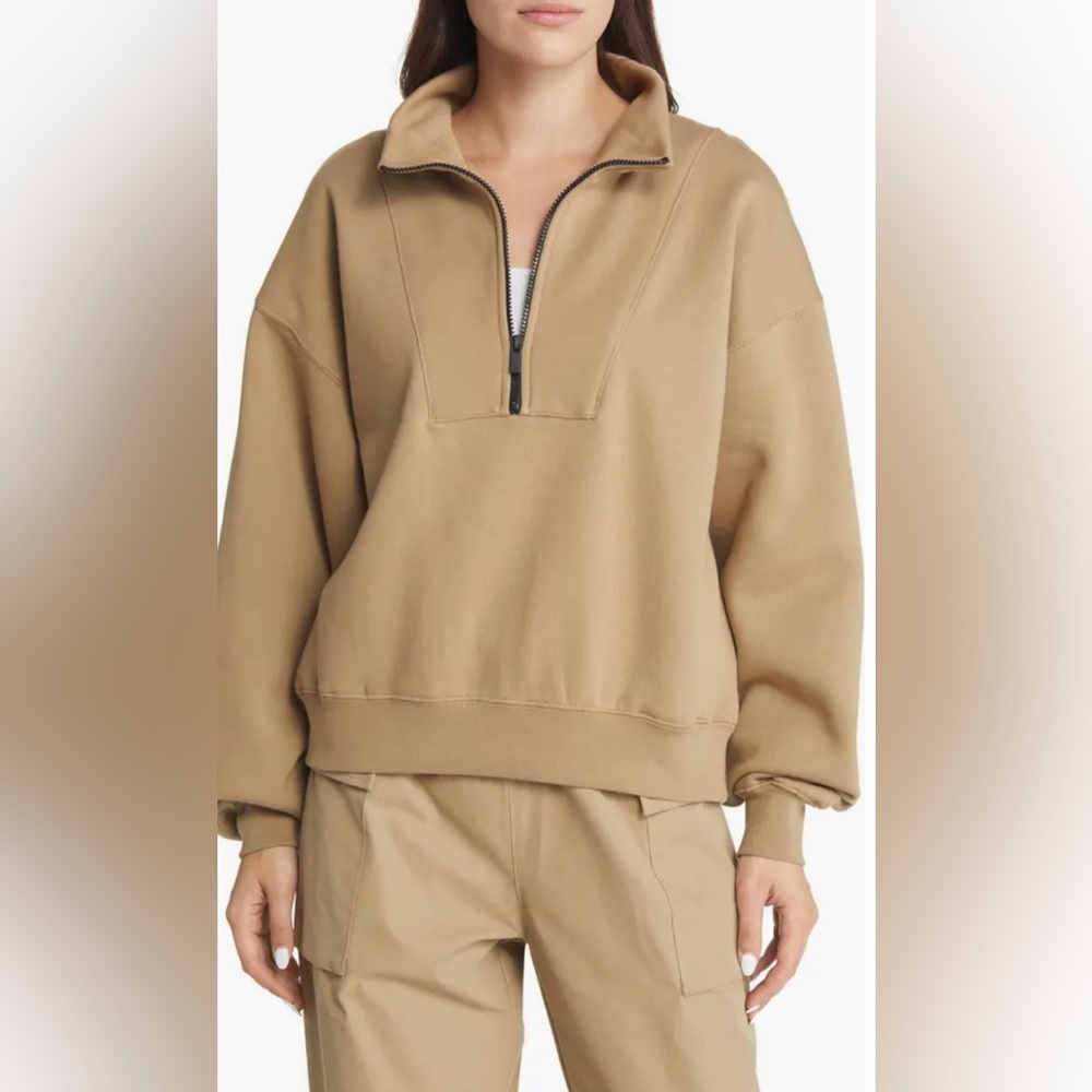 Women's Half Zip Sweatshirt
FEAR OF GOD ESSENTIALS
